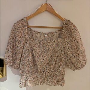 Floral print crop top with puffy sleeves